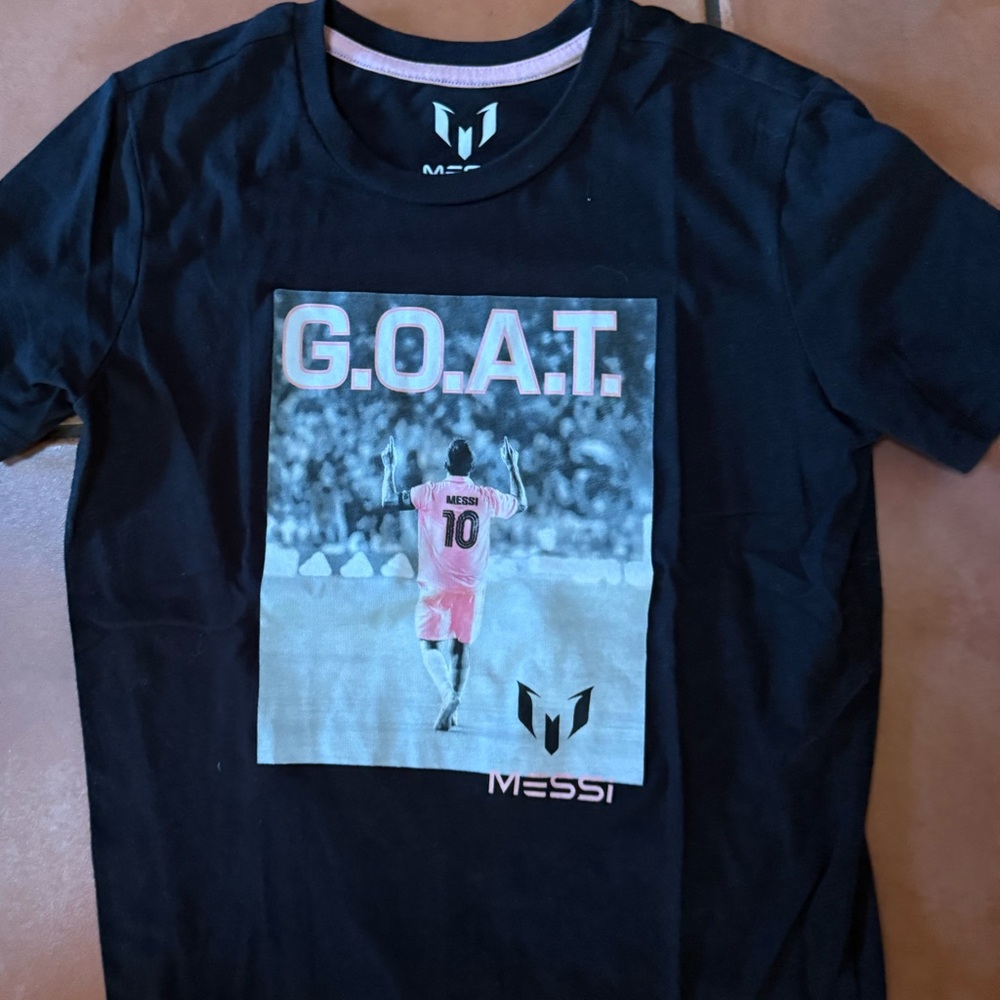 MESSI COLLECTIVE/ medium/‎ GOAT tshirt